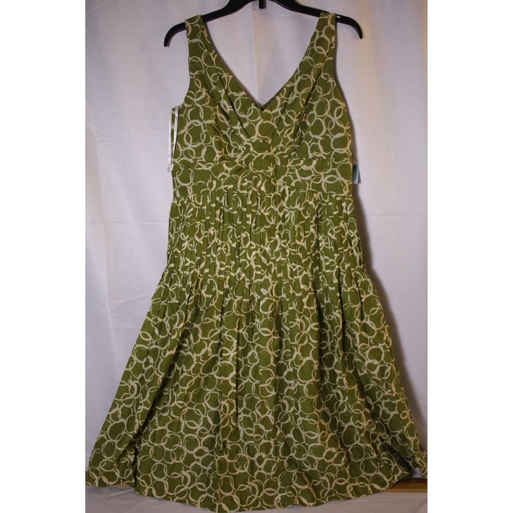 Maggy Boutique Women 10 Olive Green‎ Fit Flare V-Neck Sleeveless Pleated Dress